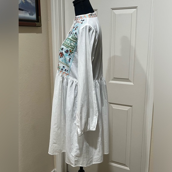 SHANA WHITE  EMBROIDERED DRESS SIZE S. - Picture 5 of 10